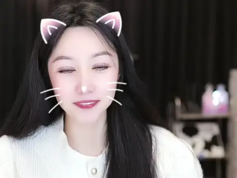 Snapshot of Nuyoah-77 chatting on 02-24-25, 04:04 Nuyoah-77 online show from 02-24-25, 04:04