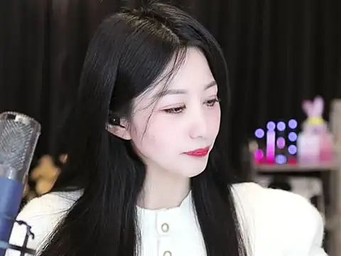 Snapshot of Nuyoah-77 chatting on 03-02-25, 07:02 Nuyoah-77 online show from 03-02-25, 07:02