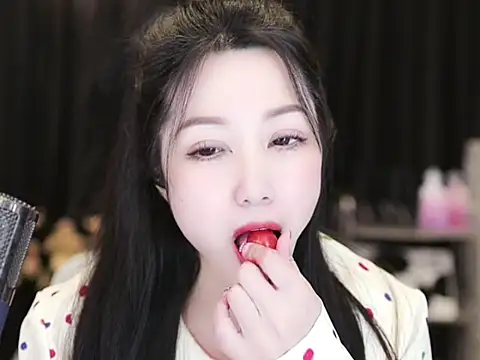 Snapshot of Nuyoah-77 chatting on 03-05-25, 03:18 Nuyoah-77 online show from 03-05-25, 03:18