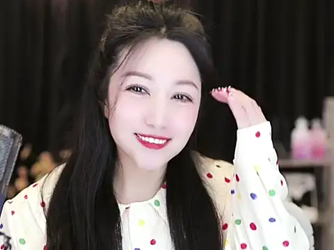 Snapshot of Nuyoah-77 chatting on 03-05-25, 06:23 Nuyoah-77 online show from 03-05-25, 06:23