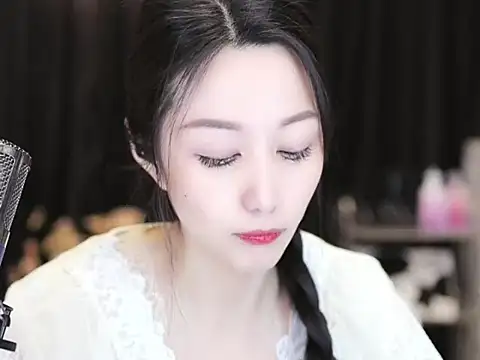 Snapshot of Nuyoah-77 chatting on 03-07-25, 04:00 Nuyoah-77 online show from 03-07-25, 04:00