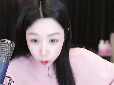 Snapshot of Nuyoah-77 chatting on 03-12-25, 04:13 Nuyoah-77 online show from 03-12-25, 04:13