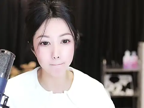 Snapshot of Nuyoah-77 chatting on 03-16-25, 04:01 Nuyoah-77 online show from 03-16-25, 04:01