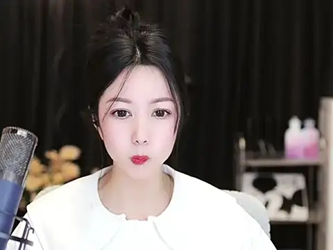 Snapshot of Nuyoah-77 chatting on 03-16-25, 07:06 Nuyoah-77 online show from 03-16-25, 07:06