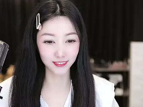 Snapshot of Nuyoah-77 chatting on 03-19-25, 04:13 Nuyoah-77 online show from 03-19-25, 04:13