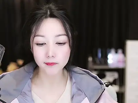 Snapshot of Nuyoah-77 chatting on 03-20-25, 06:31 Nuyoah-77 online show from 03-20-25, 06:31