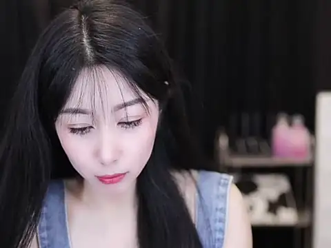 Snapshot of Nuyoah-77 chatting on 09-25-25, 04:00 Nuyoah-77 online show from 09-25-25, 04:00