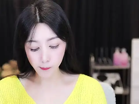 Snapshot of Nuyoah-77 chatting on 10-02-25, 04:03 Nuyoah-77 online show from 10-02-25, 04:03