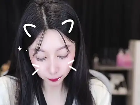 Snapshot of Nuyoah-77 chatting on 10-17-25, 03:47 Nuyoah-77 online show from 10-17-25, 03:47