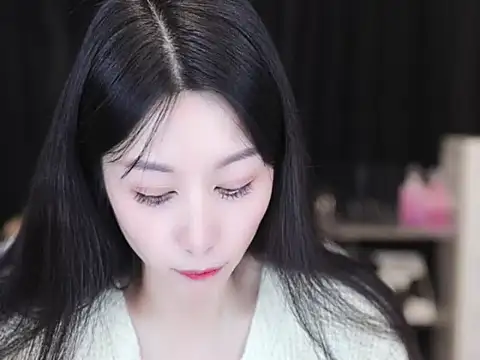 Snapshot of Nuyoah-77 chatting on 10-19-25, 03:56 Nuyoah-77 online show from 10-19-25, 03:56