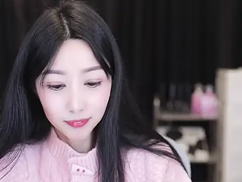 Nuyoah-77 online show from 11-18-25, 04:22