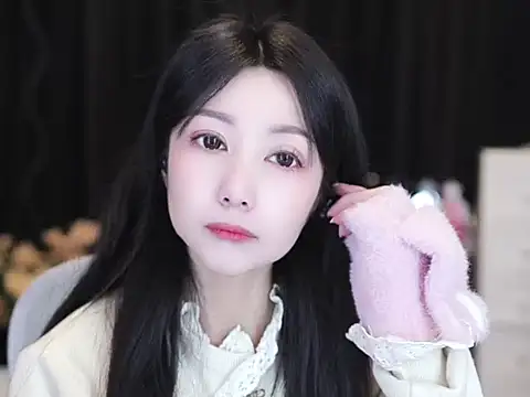 Nuyoah-77 online show from 12-20-25, 07:59