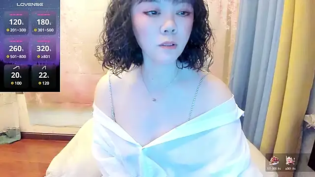 Snapshot of Pennyee chatting on 02-25-25, 12:45 Pennyee online show from 02-25-25, 12:45