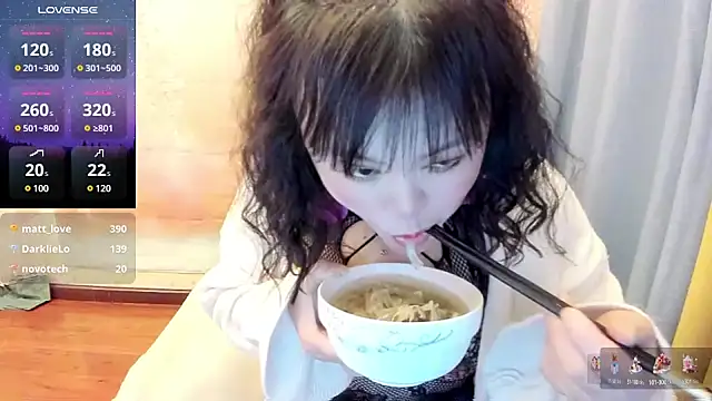 Snapshot of Pennyee chatting on 03-05-25, 03:40 Pennyee online show from 03-05-25, 03:40