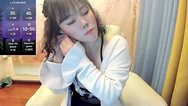 Snapshot of Pennyee chatting on 03-15-25, 12:24 Pennyee online show from 03-15-25, 12:24