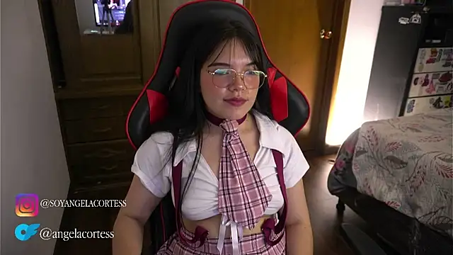 angela cortes  online show from 10-24-25, 03:58