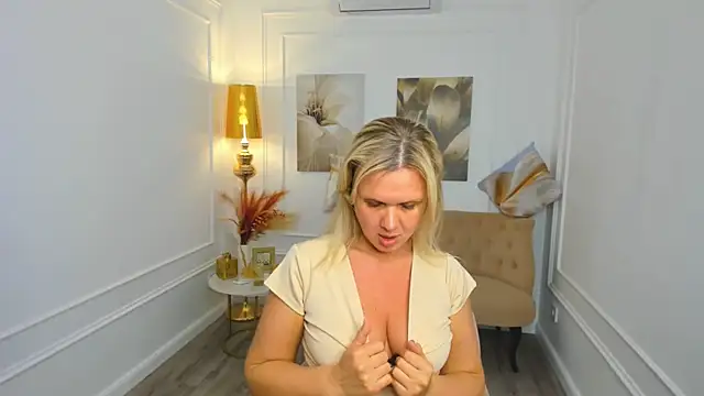 AgathaKlouin online show from 04-19-26, 06:10