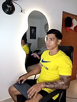 Snapshot of Andrew_wolf7 chatting on 10-05-25, 01:48 Andrew wolf7 online show from 10-05-25, 01:48