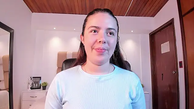 Snapshot of Lyssa_Muller chatting on 10-11-25, 01:53 Lyssa Muller online show from 10-11-25, 01:53