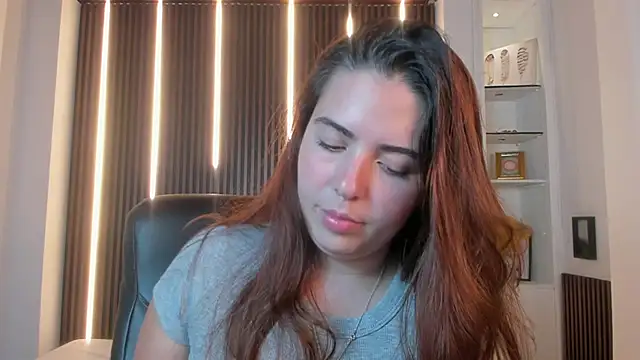 Snapshot of Lyssa_Muller chatting on 10-27-25, 07:18 Lyssa Muller online show from 10-27-25, 07:18