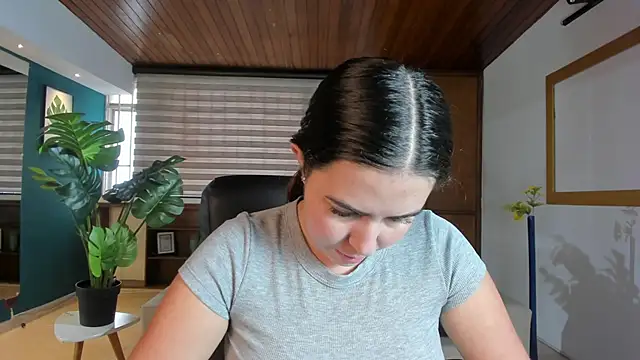 Snapshot of Lyssa_Muller chatting on 12-04-25, 01:53 Lyssa Muller online show from 12-04-25, 01:53