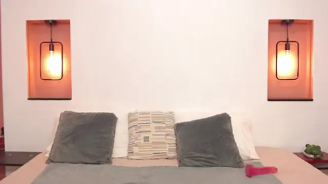 Miley Collins online show from 12-14-24, 04:20