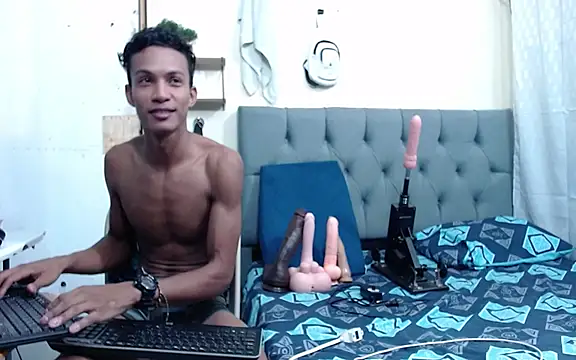 Snapshot of Ryan_Vergon chatting on 03-14-25, 02:53 Ryan Vergon online show from 03-14-25, 02:53