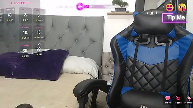 Snapshot of Ryan_Vergon chatting on 09-26-25, 04:49 Ryan Vergon online show from 09-26-25, 04:49