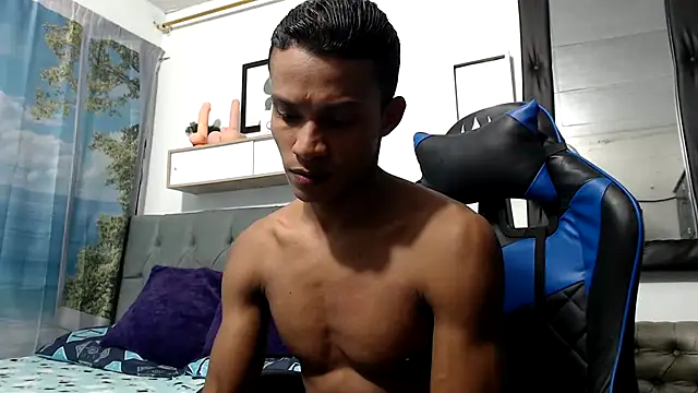 Snapshot of Ryan_Vergon chatting on 10-18-25, 04:04 Ryan Vergon online show from 10-18-25, 04:04