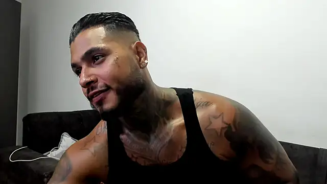 Snapshot of Exotic_tatto27121 chatting on 04-23-26, 03:41 Exotic tatto27121 online show from 04-23-26, 03:41