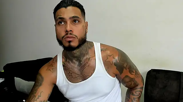 Snapshot of Exotic_tatto27121 chatting on 04-24-26, 08:55 Exotic tatto27121 online show from 04-24-26, 08:55