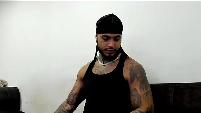 Snapshot of Exotic_tatto27121 chatting on 06-06-26, 02:38 Exotic tatto27121 online show from 06-06-26, 02:38