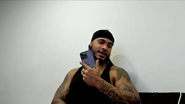 Snapshot of Exotic_tatto27121 chatting on 06-07-26, 02:27 Exotic tatto27121 online show from 06-07-26, 02:27
