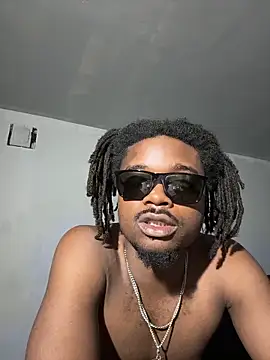 Snapshot of SluttyLyfe4L chatting on 05-17-26, 11:06 SluttyLyfe4L online show from 05-17-26, 11:06