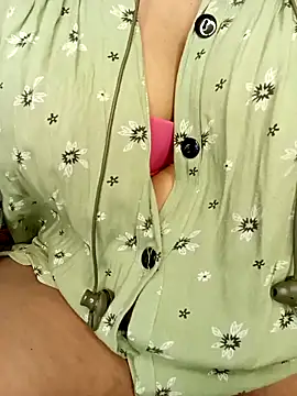 Snapshot of Sony-Model chatting on 10-03-25, 12:24 Sony-Model online show from 10-03-25, 12:24