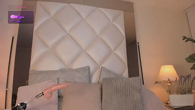 KimRoussee online show from 09-18-25, 04:25