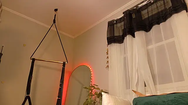 Snapshot of MistressKatie13xxx chatting on 01-12-25, 04:00 MistressKatie13xxx online show from 01-12-25, 04:00