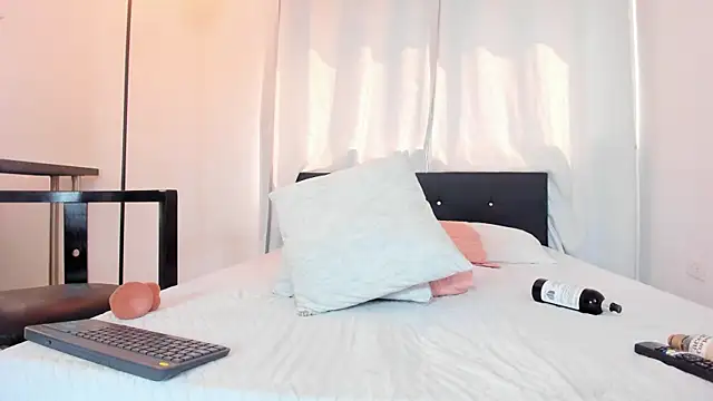 Snapshot of DailaSmith chatting on 01-10-25, 07:32 DailaSmith online show from 01-10-25, 07:32