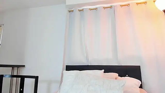 Snapshot of DailaSmith chatting on 02-08-25, 07:27 DailaSmith online show from 02-08-25, 07:27