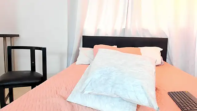 Snapshot of DailaSmith chatting on 02-25-25, 06:42 DailaSmith online show from 02-25-25, 06:42