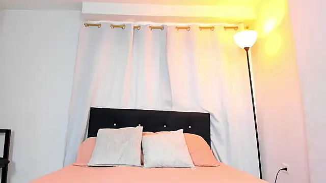 Snapshot of DailaSmith chatting on 03-04-25, 01:49 DailaSmith online show from 03-04-25, 01:49