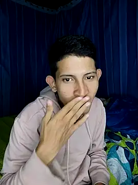 Snapshot of Valentinacuc chatting on 10-15-25, 10:54 Valentinacuc online show from 10-15-25, 10:54