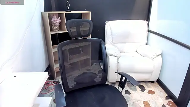 Snapshot of EmySilver chatting on 02-04-25, 02:43 EmySilver online show from 02-04-25, 02:43