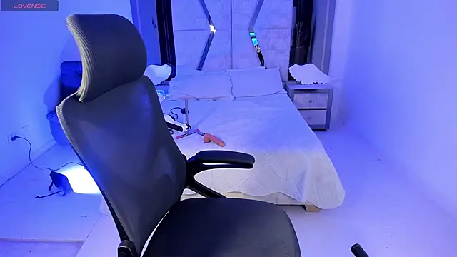 Snapshot of EmySilver chatting on 02-09-25, 09:28 EmySilver online show from 02-09-25, 09:28