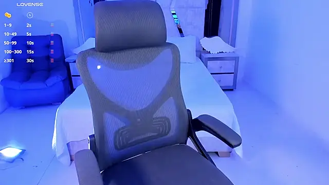 Snapshot of EmySilver chatting on 02-11-25, 05:29 EmySilver online show from 02-11-25, 05:29