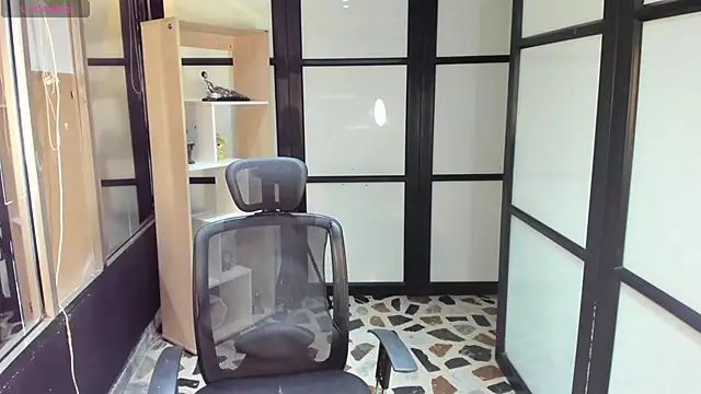 Snapshot of EmySilver chatting on 02-14-25, 03:47 EmySilver online show from 02-14-25, 03:47