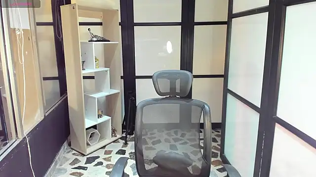 Snapshot of EmySilver chatting on 02-14-25, 09:53 EmySilver online show from 02-14-25, 09:53