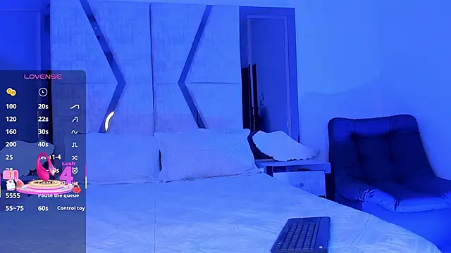 Snapshot of EmySilver chatting on 02-15-25, 09:15 EmySilver online show from 02-15-25, 09:15