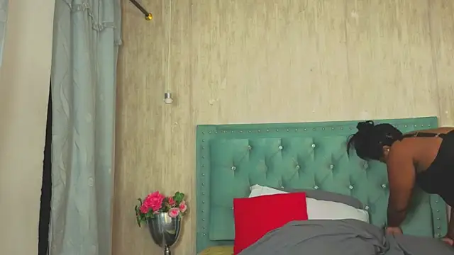 Snapshot of Alexa_roussee chatting on 10-15-25, 01:00 Alexa roussee online show from 10-15-25, 01:00