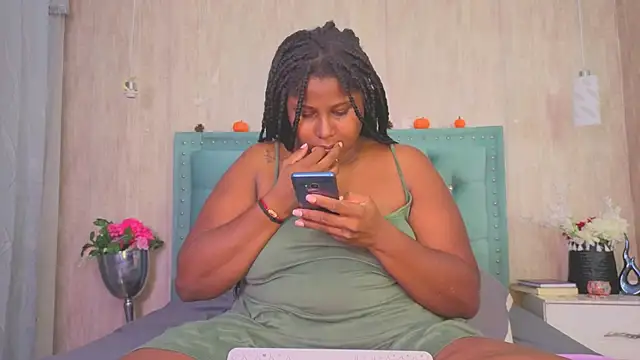 Snapshot of Alexa_roussee chatting on 10-19-25, 01:34 Alexa roussee online show from 10-19-25, 01:34